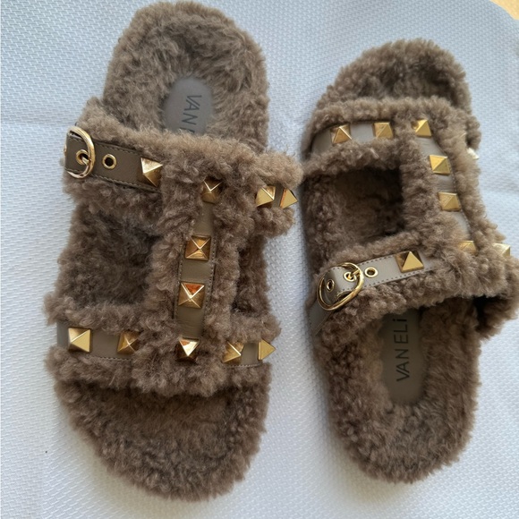 Slippers brown super comfy with gold spikes size 9 worn once - Picture 3 of 6